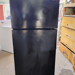 AMANA REFRIGERATOR 