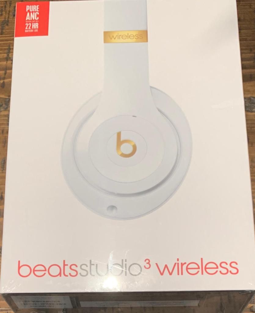 Beats Studio3 wireless Noise Canceling over-ear headphones - White
