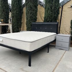 Full Size Platform Bed W/ Mattress & Nightstands!
