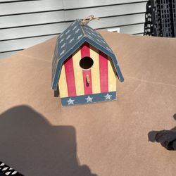 USA bird House Never Used