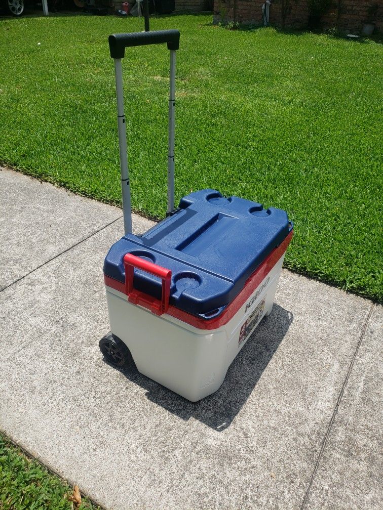 Igloo 60-Quart Sunset Roller Cooler - Texas Edition