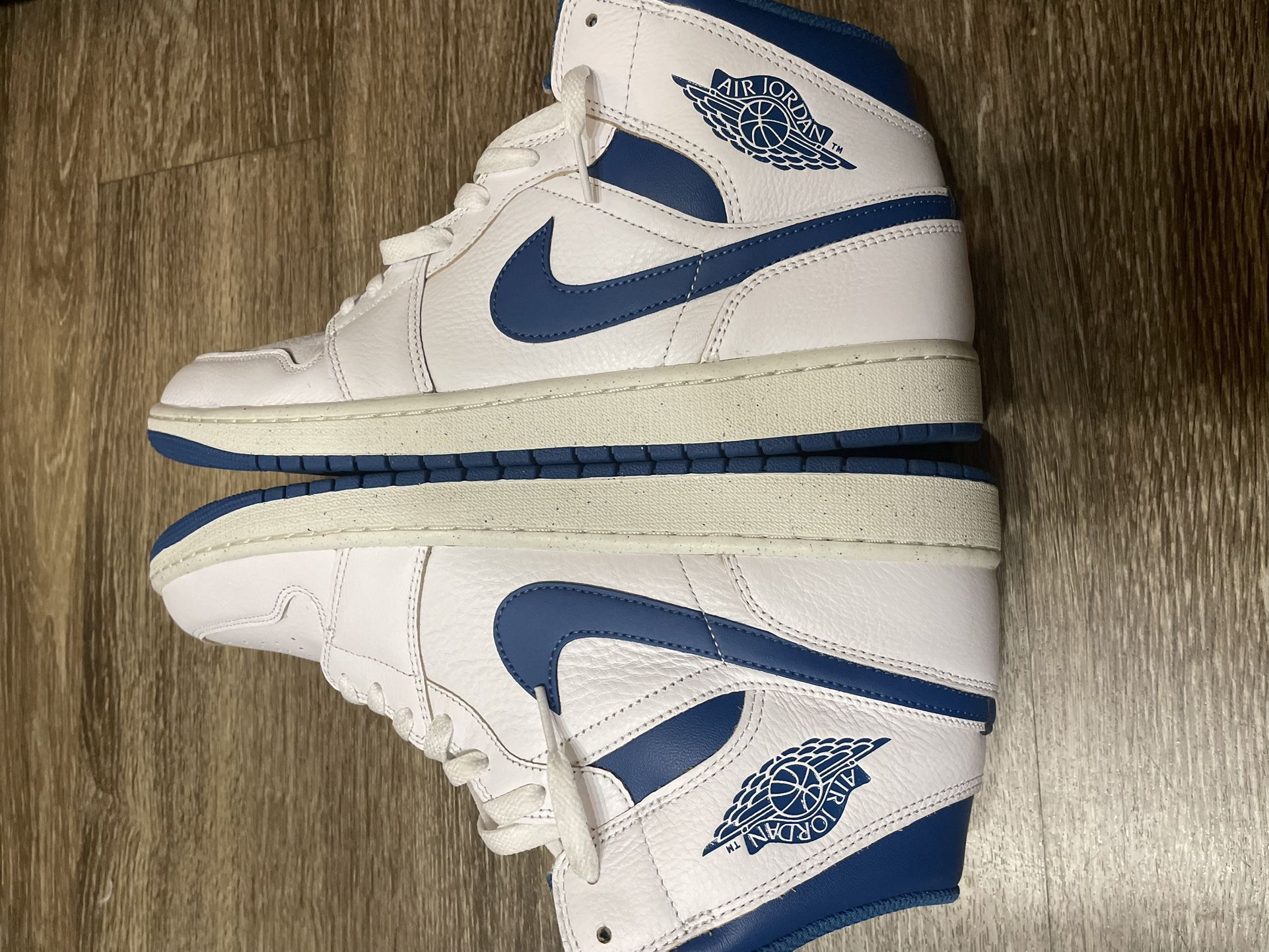 Jordan 1 Mid SE Industrial Blue