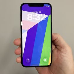 IPhone 12 64 GB,  Amazing Condition!. UNLOCKED use any carrier.  Hablo Espanol.    