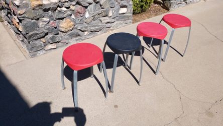 4 Stack stools