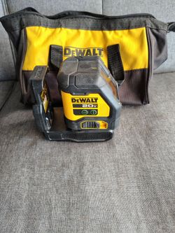 DeWalt 20 volt green cross line laser level $200
