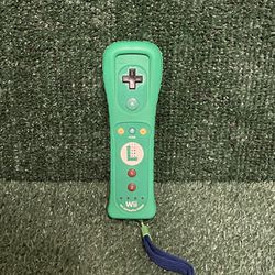 Nintendo Wii Luigi Motion Plus Remote Controller OEM With Sleeve. 