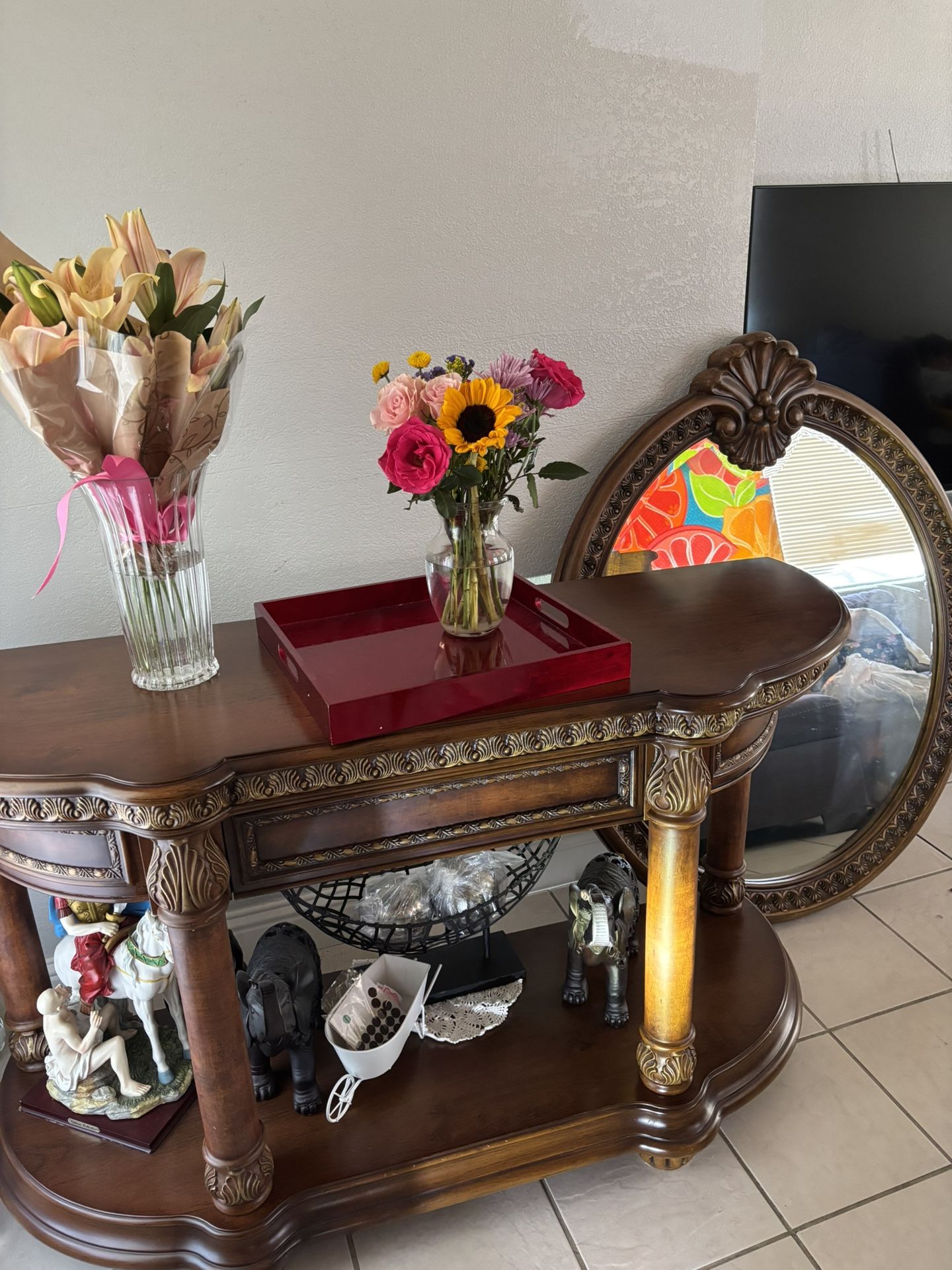 Entre Table With Mirror 