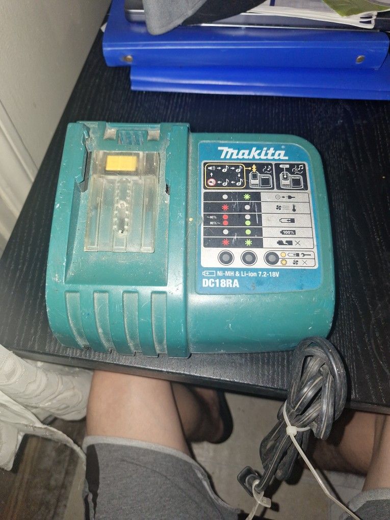 Makita DC18RA Charger