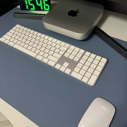 Mac Mini + Apple keyboard (touch id) + Apple mouse