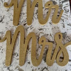 Gold Glitter Wedding Mr & Mrs Sign