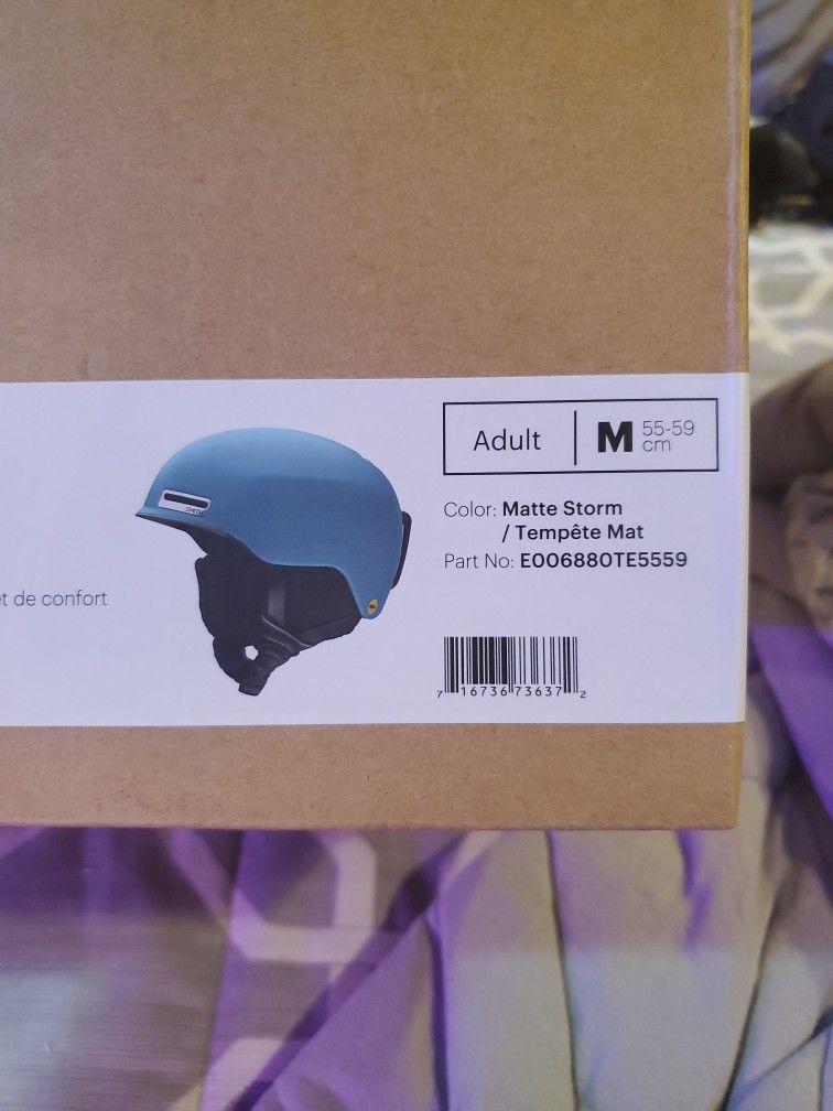 Bran NEW Smith Helmet; Medium, Blue