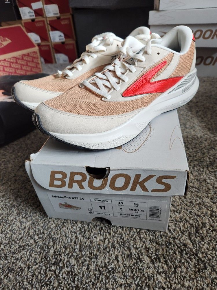 Brooks Womens Running Shoe