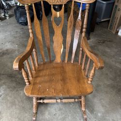 Wood rocking Chair 