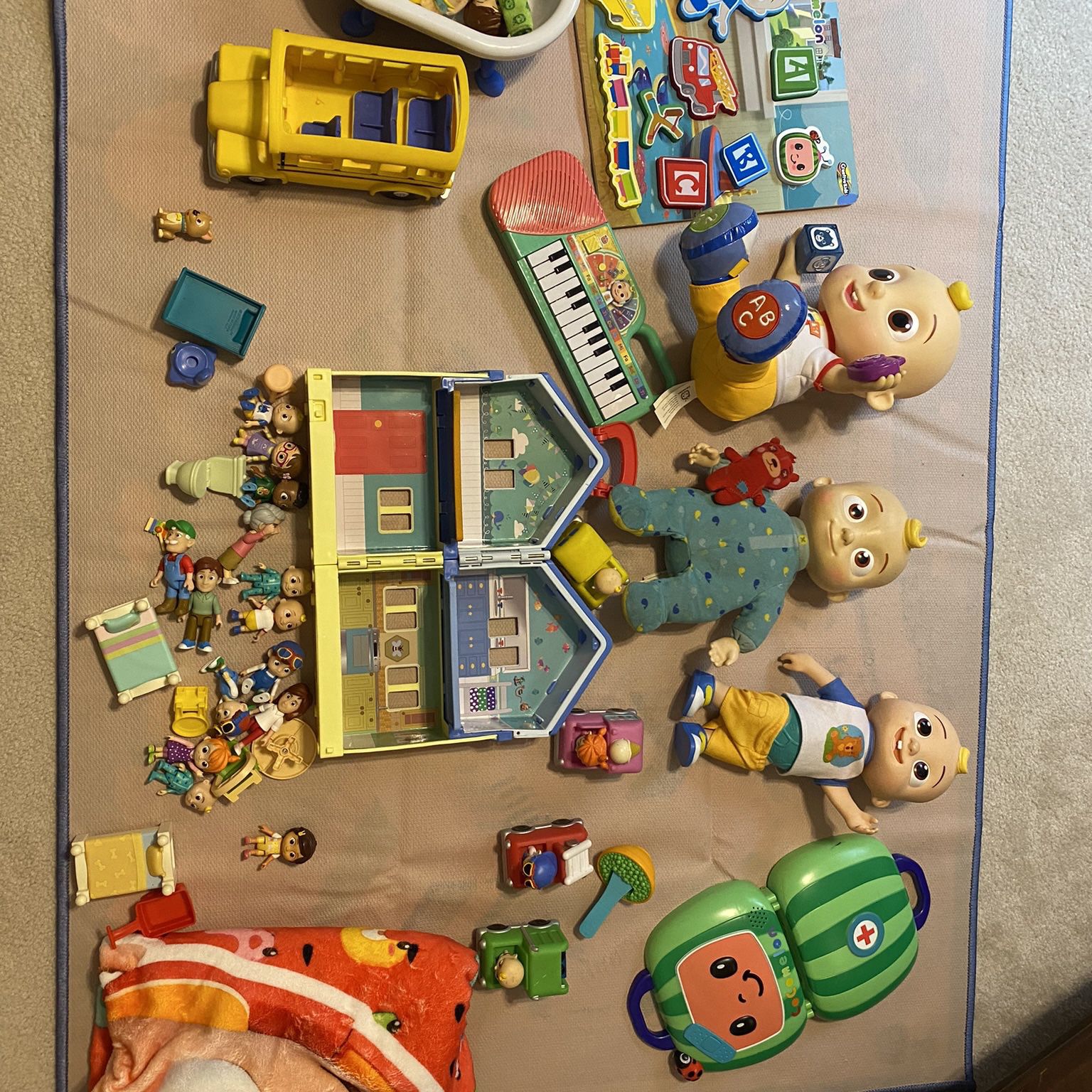 COCOMELON LUNCH BOX TOY for Sale in Pumpkin Center, CA - OfferUp