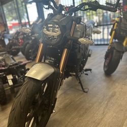 Lifan KPM 200CC Fuel Injected 6 Speed Motorcycle.