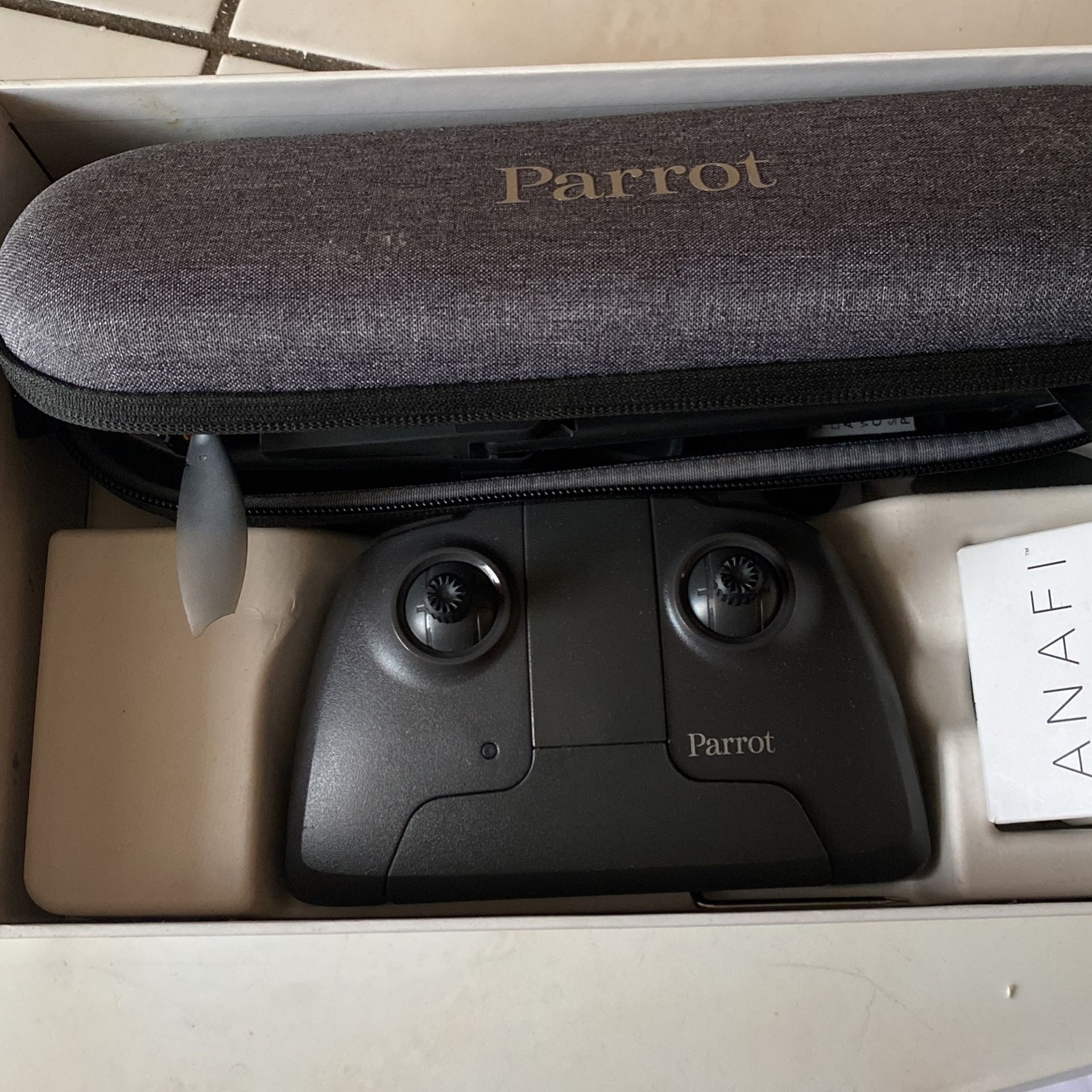 ANAFI Parrot Drones Pack Contents
