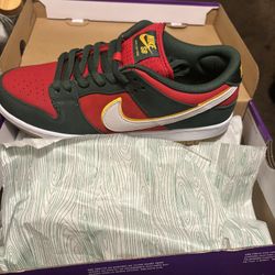 9.5 men Sb Dunks $130