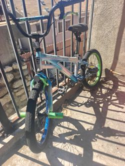 $65 SPECIAL!! BIKE AND 32' TV COMBO