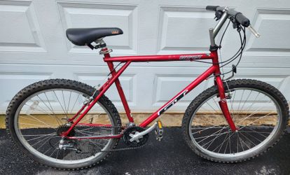 GT Outpost, 20" Cro - Moly Frame, Mountain Bike