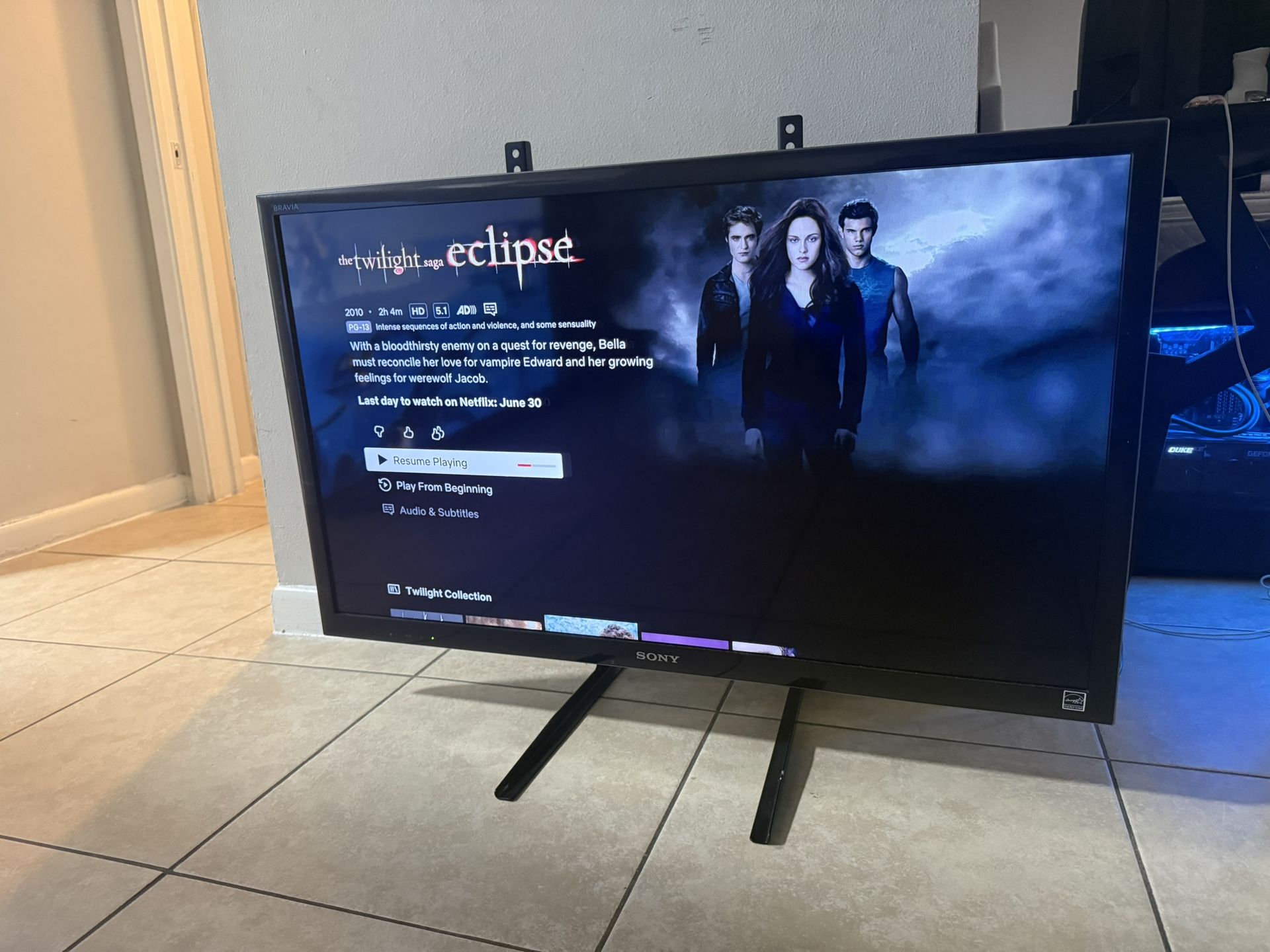 Sony Bravía TV 32 inch screen 50$