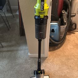 portable battery-powered vacuum cleaner