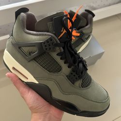 Jordan 4 Undefeated Size 8 (LOOKING TO SIZE SWAP AS WELL)