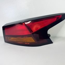 2019 - 2021 NISSAN ALTIMA RH PASSENGER SIDE TAILLIGHT OEM