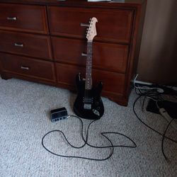 Electric GUITAR / Like NEW w Small amp