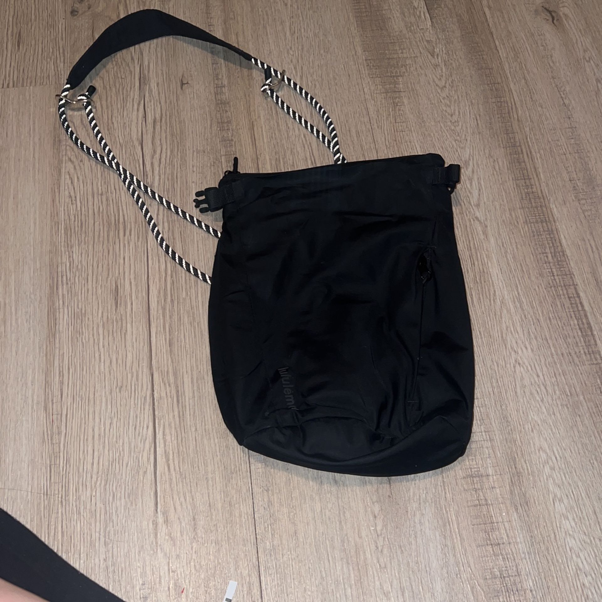 Lululemon Roll-Top Crossbody