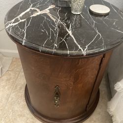 Set Of 2 Side Tables  