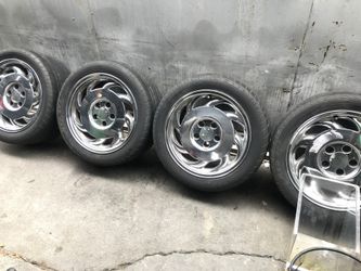 Rines para corvete Vendo los rines las llantasas regalo $100 los 4