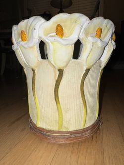 🌼 Calla Lily Vase – $15 OBO