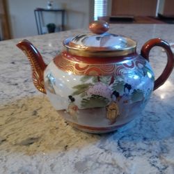 Vintage Japanese Geisha Girl Tea Pot!