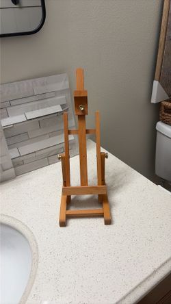 Miniature art easel
