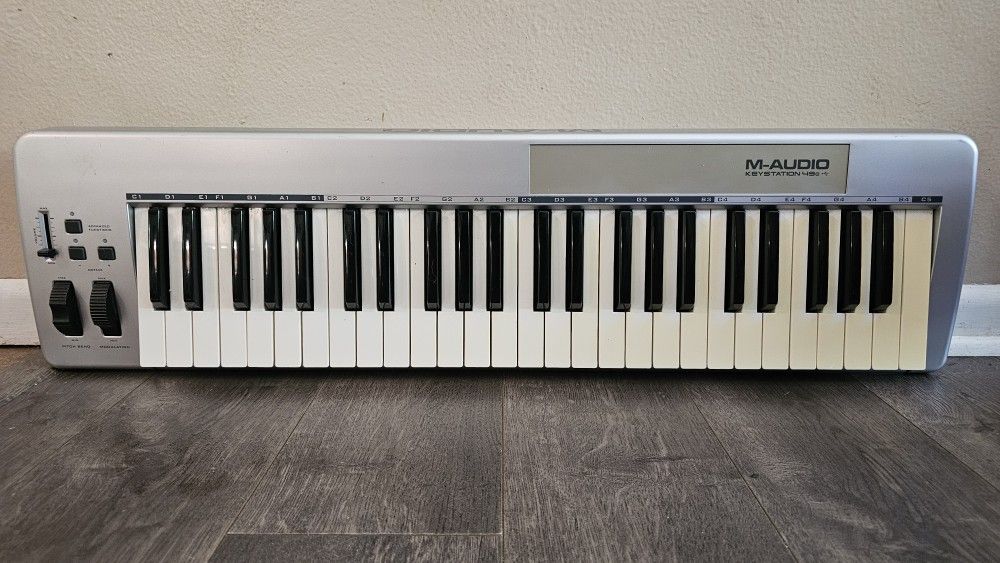 M Audio KeyStation 49 Midi Keyboard 