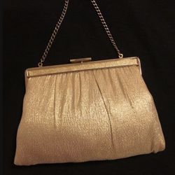 Vintage shiny gold lamé Ande clutch purse. 
