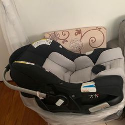 STOKKE PIPA BY NUNA CAR SEAT AND BASE