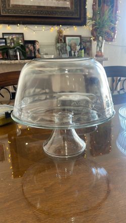 Glass cake stand
