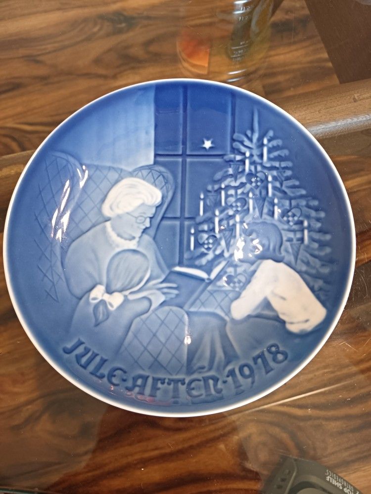 Jule After 1978 A Christmas Tale Collectors Plate