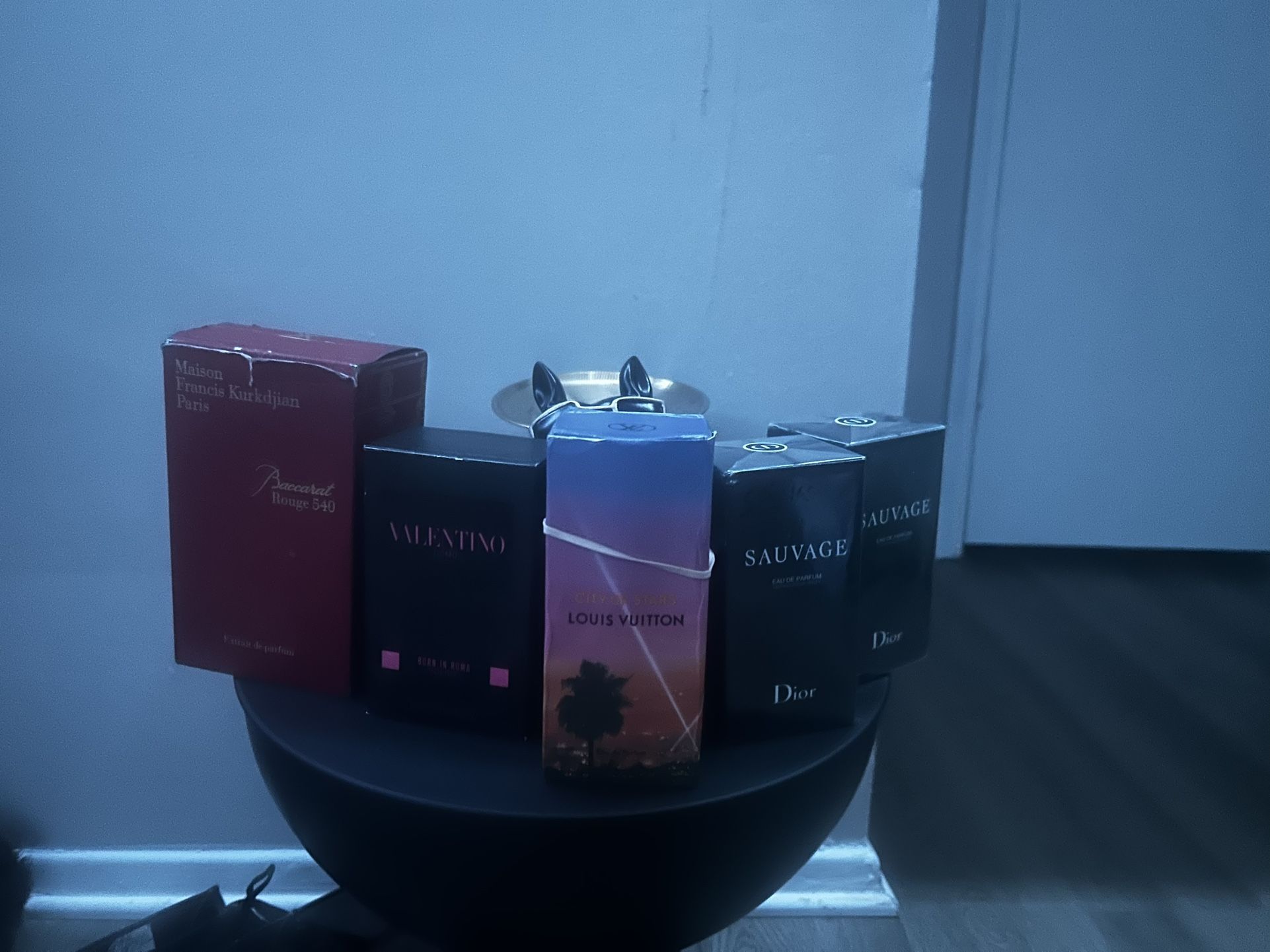 Fragrances perfumes New not open