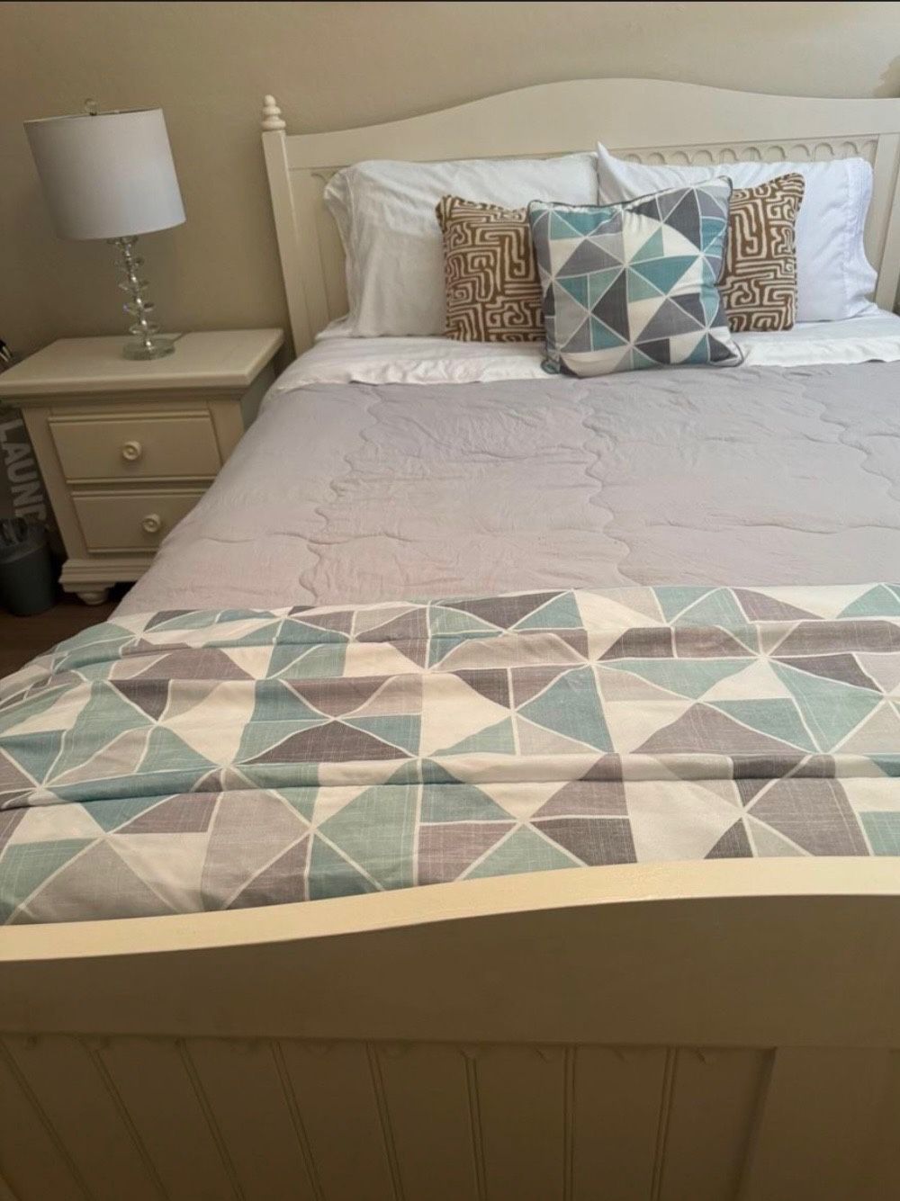 BEAUTIFUL FARMHOUSE QUEEN BEDSET