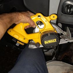 Dewalt  6 1/2INCH 18 VOLT WITH BATTERIES