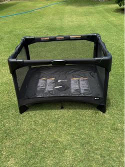 Baby play pen play yard 4 moms breeze go excellent condition