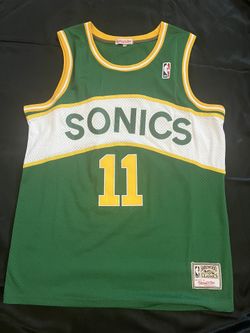 Detlef Schrempf Jersey (signed)
