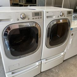 LG Washer And Gas Dryer Set 