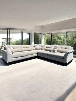 BEAUTIFUL SECTIONAL COUCH