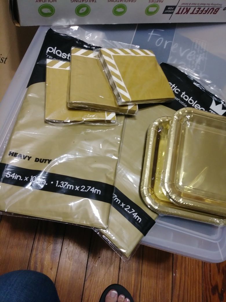 Gold plates, napkins etc