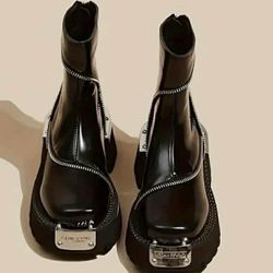 LUXURY DESIGNER WOMEN”S CHUNKY PLATFORM BOOTS USA SIZE 8 - EURO SIZE 38 -39