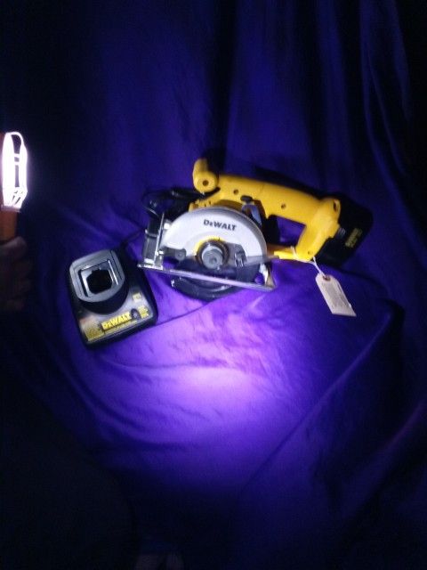 DeWalt DW935 Trim Saw BRAND NEW w/ Battery+Charger