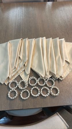 Satin Napkins with Pearl Napkin Rings Set